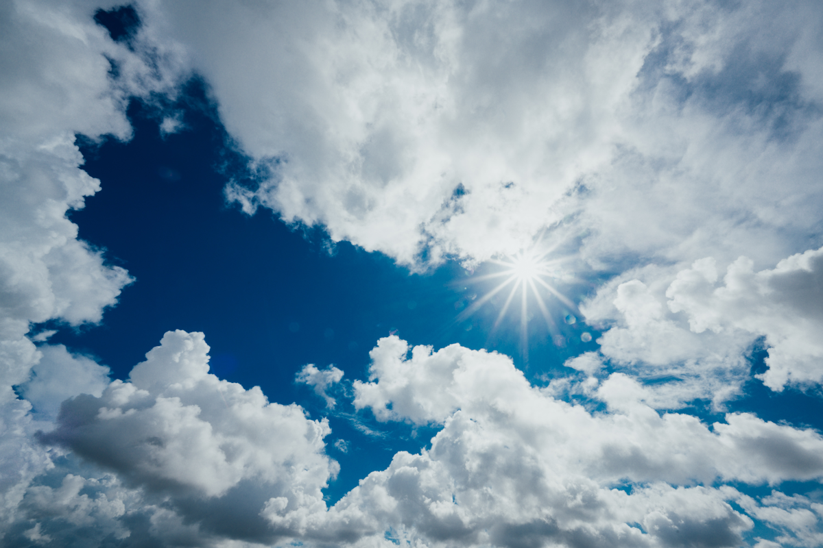 Himmel mit Sonnenlicht